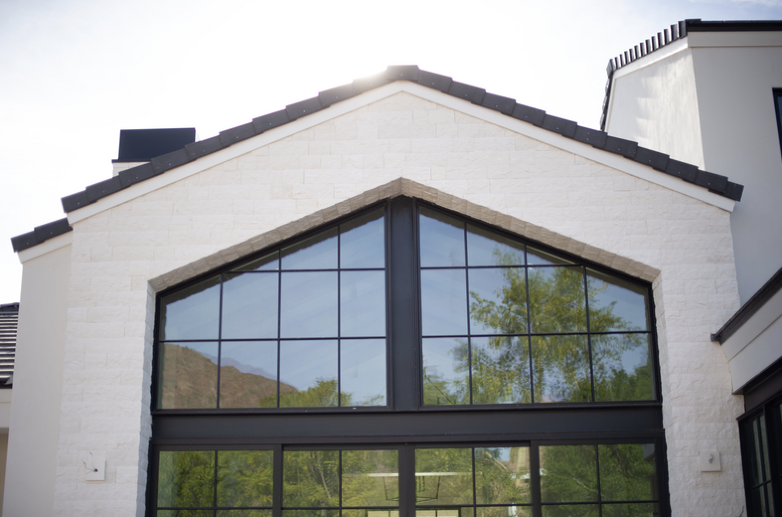 Vertical Stone Veneer | Enhance Your Space Today — SiteOne Stone